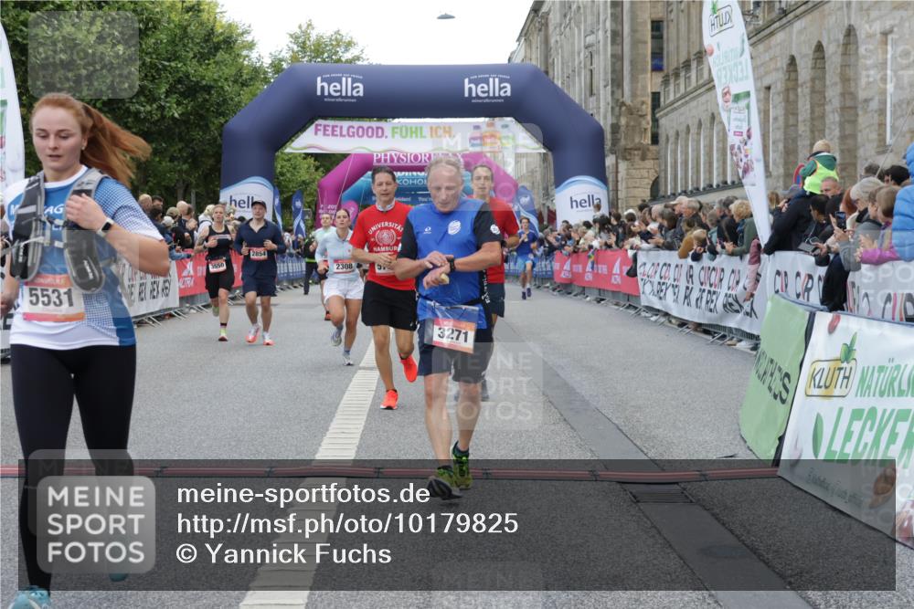 06.09.2026 - CURREX Alsterlauf Yannick Fuchs http://msf.ph/oto/10179825 06.09.2026 09:55:31 Ziel 2232, 2308, 2420, 2854, 3126, 3271, 3484, 3550, 4688, 4949, 5314, 5531, 5720, 6293, 6367 meine-sportfotos.de