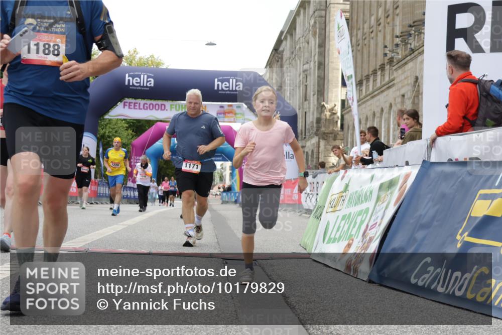 06.09.2026 - CURREX Alsterlauf Yannick Fuchs http://msf.ph/oto/10179829 06.09.2026 12:04:11 Ziel 1171, 1172, 1187, 1188, 1246 meine-sportfotos.de