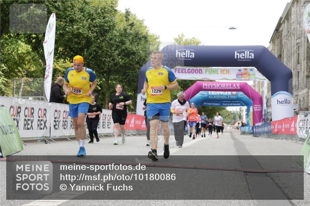 06.09.2026 - CURREX Alsterlauf Yannick Fuchs http://msf.ph/oto/10180086 06.09.2026 12:04:16 Ziel 1046, 1071, 1171, 1172, 1187, 1188, 1228, 1229 meine-sportfotos.de