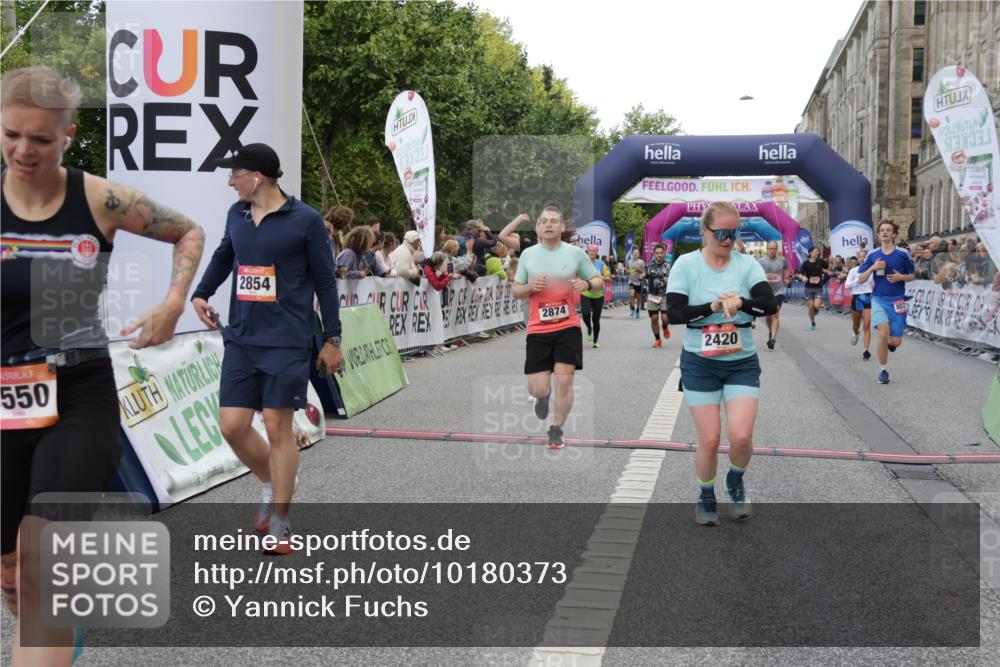 06.09.2026 - CURREX Alsterlauf Yannick Fuchs http://msf.ph/oto/10180373 06.09.2026 09:55:37 Ziel 2308, 2420, 2854, 2874, 3051, 3271, 3481, 3550, 3929, 4284, 4404, 4827, 4949, 4962, 5531, 5720, 6034, 6479, 8027, 8204 meine-sportfotos.de