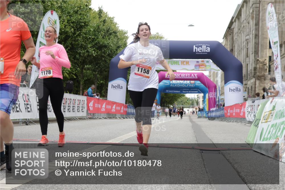 06.09.2026 - CURREX Alsterlauf Yannick Fuchs http://msf.ph/oto/10180478 06.09.2026 12:04:25 Ziel 1046, 1071, 1158, 1174, 1178, 1241, 1307 meine-sportfotos.de