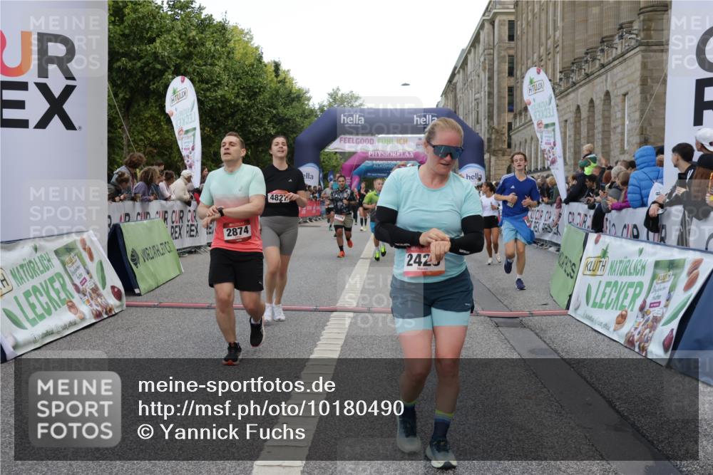06.09.2026 - CURREX Alsterlauf Yannick Fuchs http://msf.ph/oto/10180490 06.09.2026 09:55:38 Ziel 2117, 2308, 2420, 2854, 2874, 3051, 3271, 3481, 3550, 3799, 3929, 4284, 4404, 4827, 4949, 4962, 5720, 6034, 6479, 8027, 8204 meine-sportfotos.de