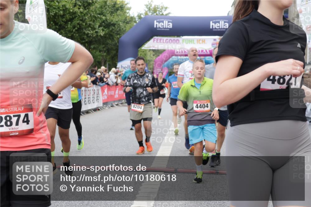 06.09.2026 - CURREX Alsterlauf Yannick Fuchs http://msf.ph/oto/10180618 06.09.2026 09:55:40 Ziel 2117, 2308, 2420, 2479, 2854, 2874, 3051, 3304, 3481, 3550, 3799, 3929, 4284, 4404, 4827, 4949, 4962, 6034, 6479, 8027, 8204 meine-sportfotos.de