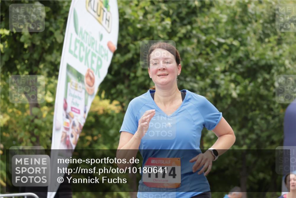 06.09.2026 - CURREX Alsterlauf Yannick Fuchs http://msf.ph/oto/10180641 06.09.2026 12:04:30 Ziel 1158, 1174, 1178, 1179, 1241 meine-sportfotos.de