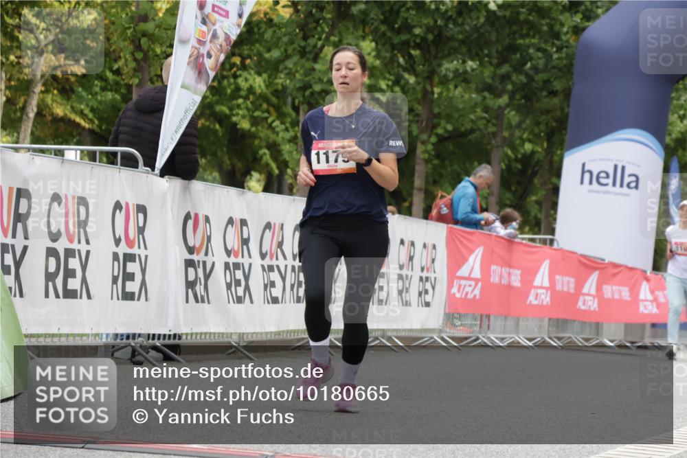 06.09.2026 - CURREX Alsterlauf Yannick Fuchs http://msf.ph/oto/10180665 06.09.2026 12:04:33 Ziel 1174, 1179 meine-sportfotos.de