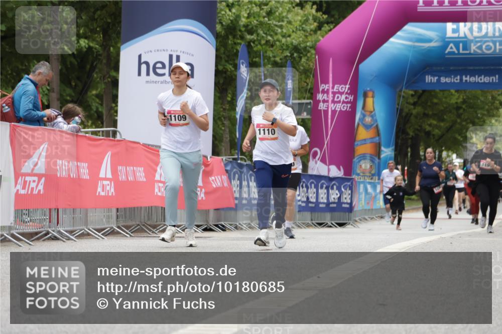 06.09.2026 - CURREX Alsterlauf Yannick Fuchs http://msf.ph/oto/10180685 06.09.2026 12:04:35 Ziel 1174, 1179 meine-sportfotos.de