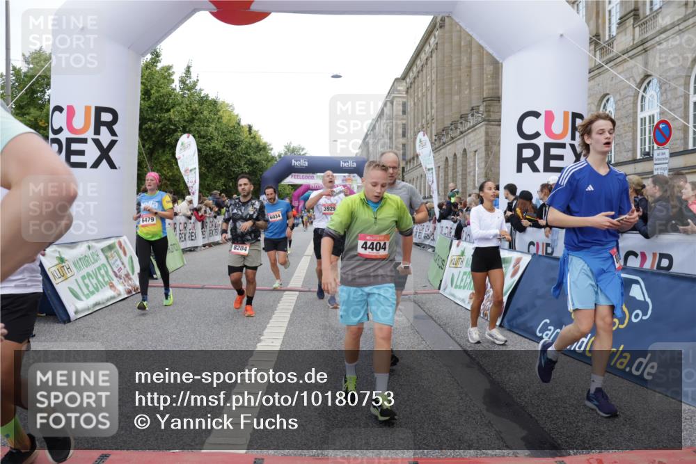 06.09.2026 - CURREX Alsterlauf Yannick Fuchs http://msf.ph/oto/10180753 06.09.2026 09:55:41 Ziel 2117, 2308, 2420, 2479, 2854, 2874, 3051, 3304, 3481, 3550, 3799, 3929, 4284, 4404, 4827, 4955, 4962, 6034, 6479, 8027, 8204 meine-sportfotos.de