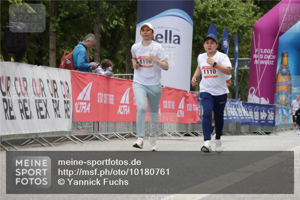06.09.2026 - CURREX Alsterlauf Yannick Fuchs http://msf.ph/oto/10180761 06.09.2026 12:04:36 Ziel 1109, 1110, 1174, 1179 meine-sportfotos.de