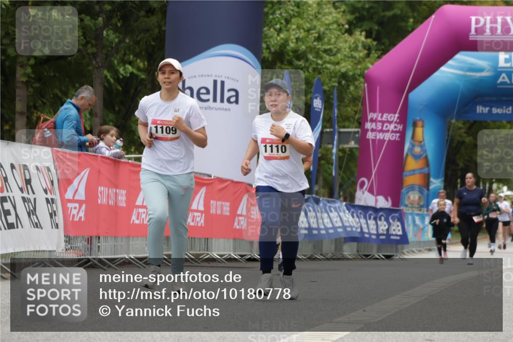 06.09.2026 - CURREX Alsterlauf Yannick Fuchs http://msf.ph/oto/10180778 06.09.2026 12:04:37 Ziel 1109, 1110, 1174, 1179 meine-sportfotos.de