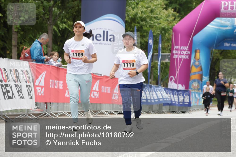 06.09.2026 - CURREX Alsterlauf Yannick Fuchs http://msf.ph/oto/10180792 06.09.2026 12:04:37 Ziel 1109, 1110, 1174, 1179 meine-sportfotos.de