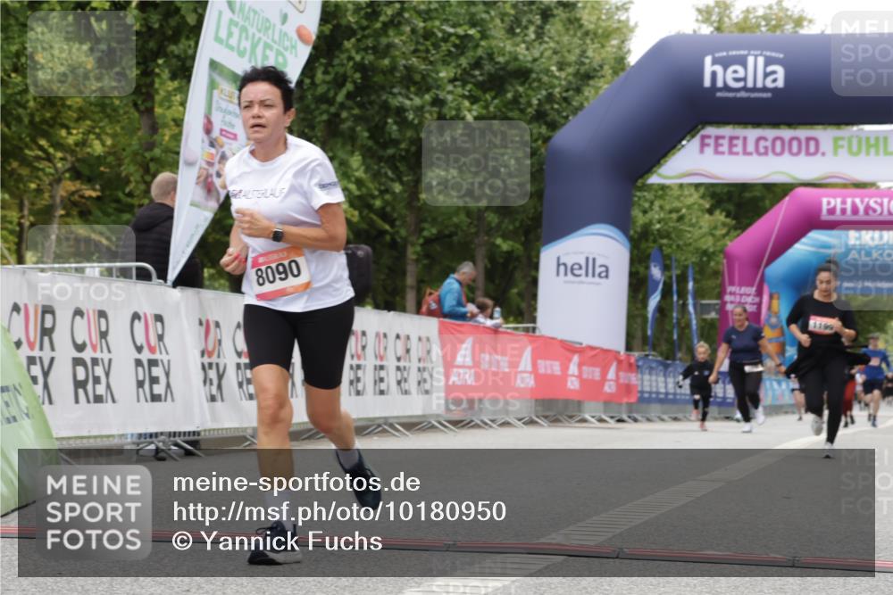 06.09.2026 - CURREX Alsterlauf Yannick Fuchs http://msf.ph/oto/10180950 06.09.2026 12:04:45 Ziel 1109, 1110, 1199, 8090 meine-sportfotos.de