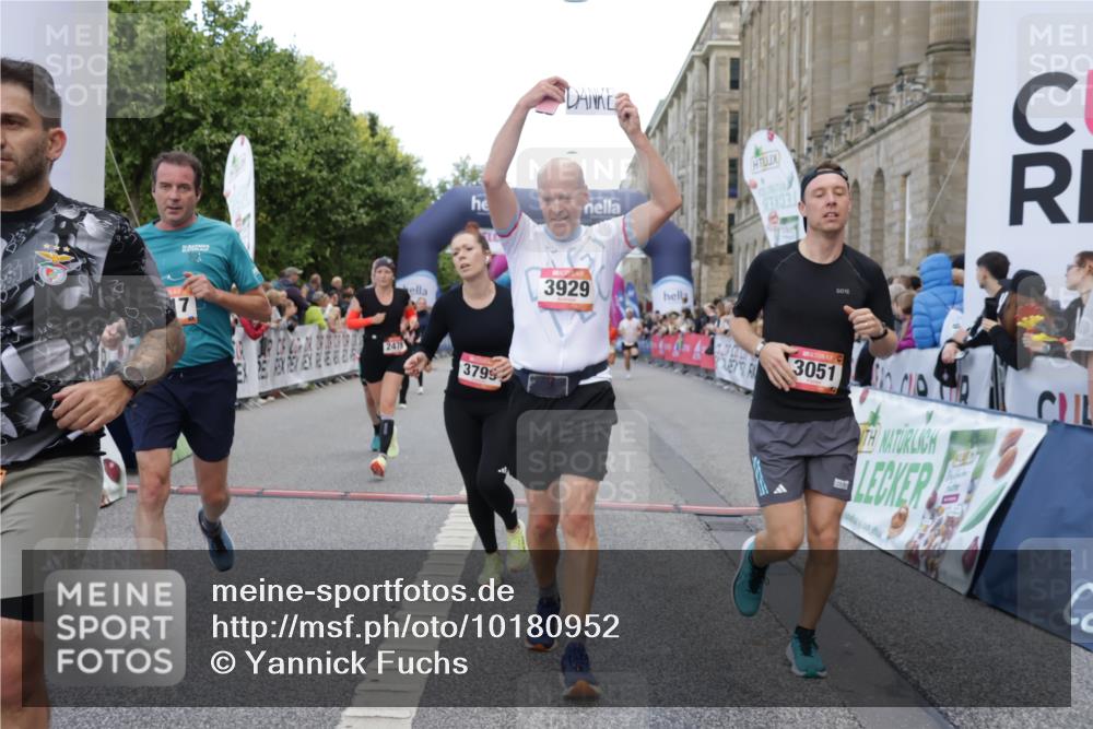 06.09.2026 - CURREX Alsterlauf Yannick Fuchs http://msf.ph/oto/10180952 06.09.2026 09:55:43 Ziel 2117, 2420, 2479, 2874, 3051, 3304, 3481, 3799, 3902, 3903, 3929, 4284, 4404, 4827, 4865, 4955, 4962, 5488, 6034, 6479, 8027, 8204 meine-sportfotos.de