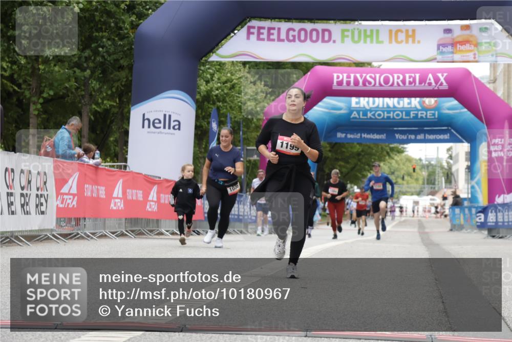 06.09.2026 - CURREX Alsterlauf Yannick Fuchs http://msf.ph/oto/10180967 06.09.2026 12:04:47 Ziel 1036, 1109, 1110, 1199, 8090 meine-sportfotos.de