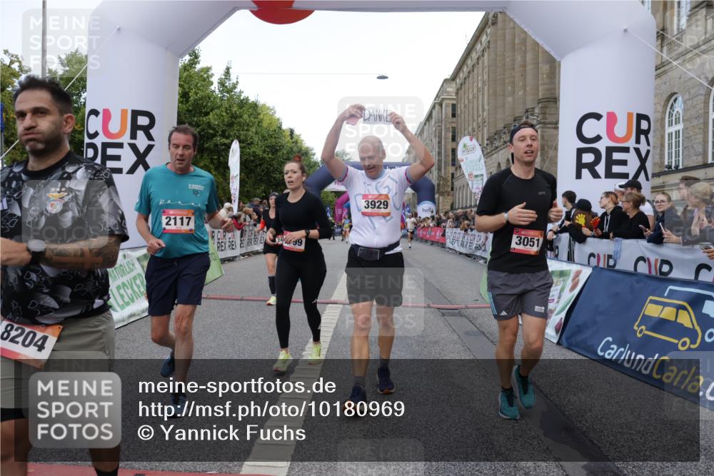 06.09.2026 - CURREX Alsterlauf Yannick Fuchs http://msf.ph/oto/10180969 06.09.2026 09:55:44 Ziel 2117, 2479, 2874, 3051, 3304, 3481, 3799, 3902, 3903, 3929, 4284, 4404, 4827, 4865, 4955, 4961, 4962, 5488, 6034, 6479, 8027, 8204 meine-sportfotos.de