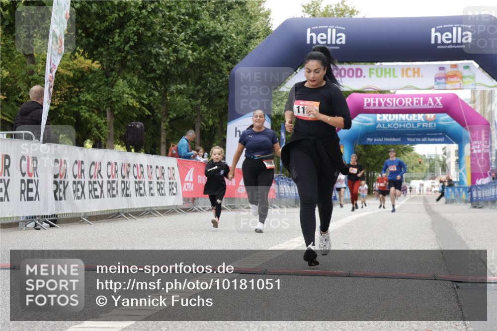 06.09.2026 - CURREX Alsterlauf Yannick Fuchs http://msf.ph/oto/10181051 06.09.2026 12:04:49 Ziel 1036, 1199, 8090 meine-sportfotos.de