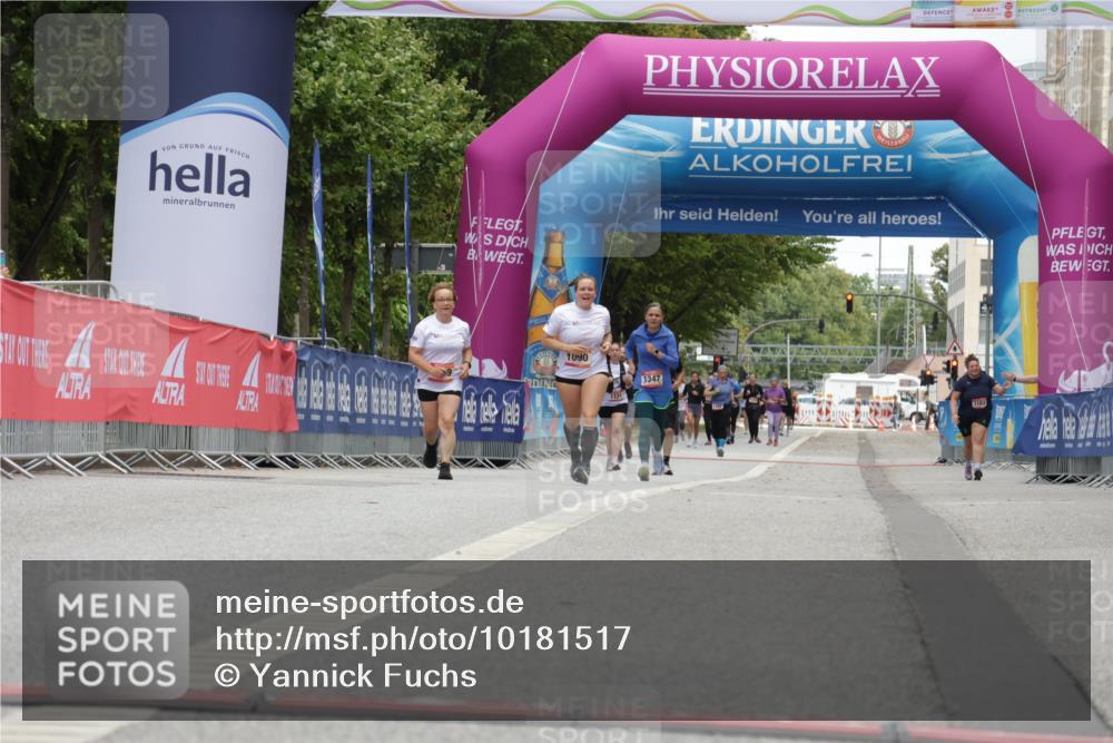 06.09.2026 - CURREX Alsterlauf Yannick Fuchs http://msf.ph/oto/10181517 06.09.2026 12:05:13 Ziel 1159, 1160, 1330 meine-sportfotos.de