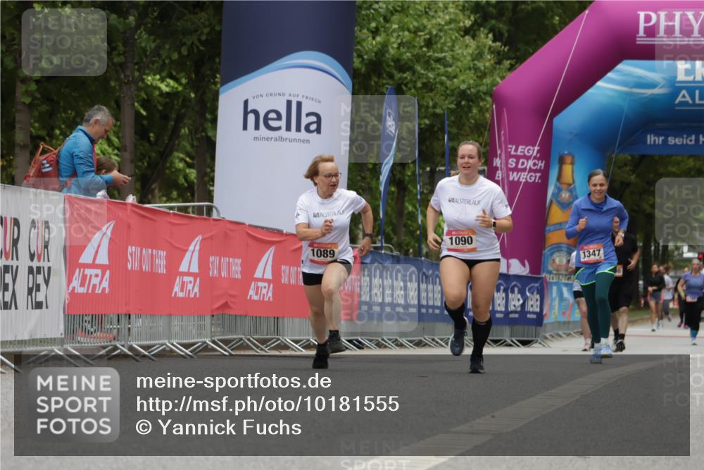 06.09.2026 - CURREX Alsterlauf Yannick Fuchs http://msf.ph/oto/10181555 06.09.2026 12:05:17 Ziel 1089, 1090 meine-sportfotos.de