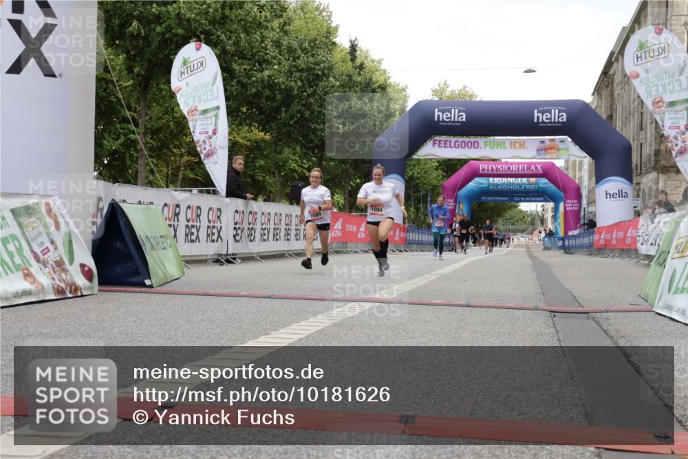 06.09.2026 - CURREX Alsterlauf Yannick Fuchs http://msf.ph/oto/10181626 06.09.2026 12:05:20 Ziel 1089, 1090 meine-sportfotos.de