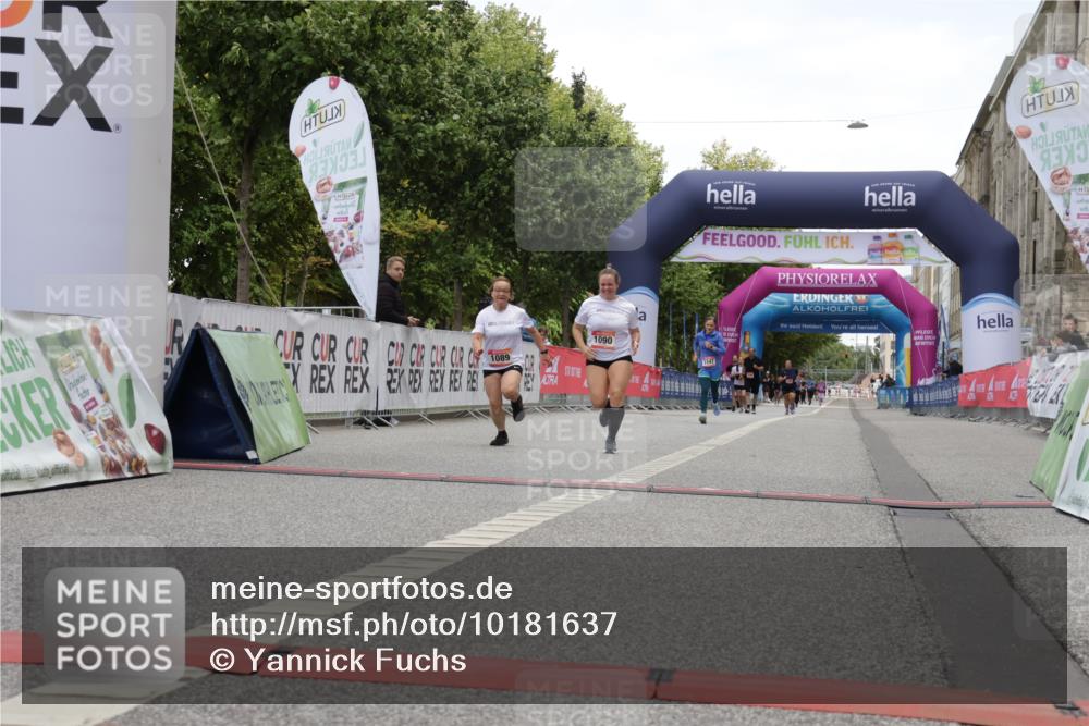 06.09.2026 - CURREX Alsterlauf Yannick Fuchs http://msf.ph/oto/10181637 06.09.2026 12:05:20 Ziel 1089, 1090 meine-sportfotos.de