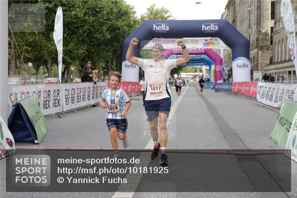 06.09.2026 - CURREX Alsterlauf Yannick Fuchs http://msf.ph/oto/10181925 06.09.2026 12:09:34 Ziel 1017, 1019 meine-sportfotos.de