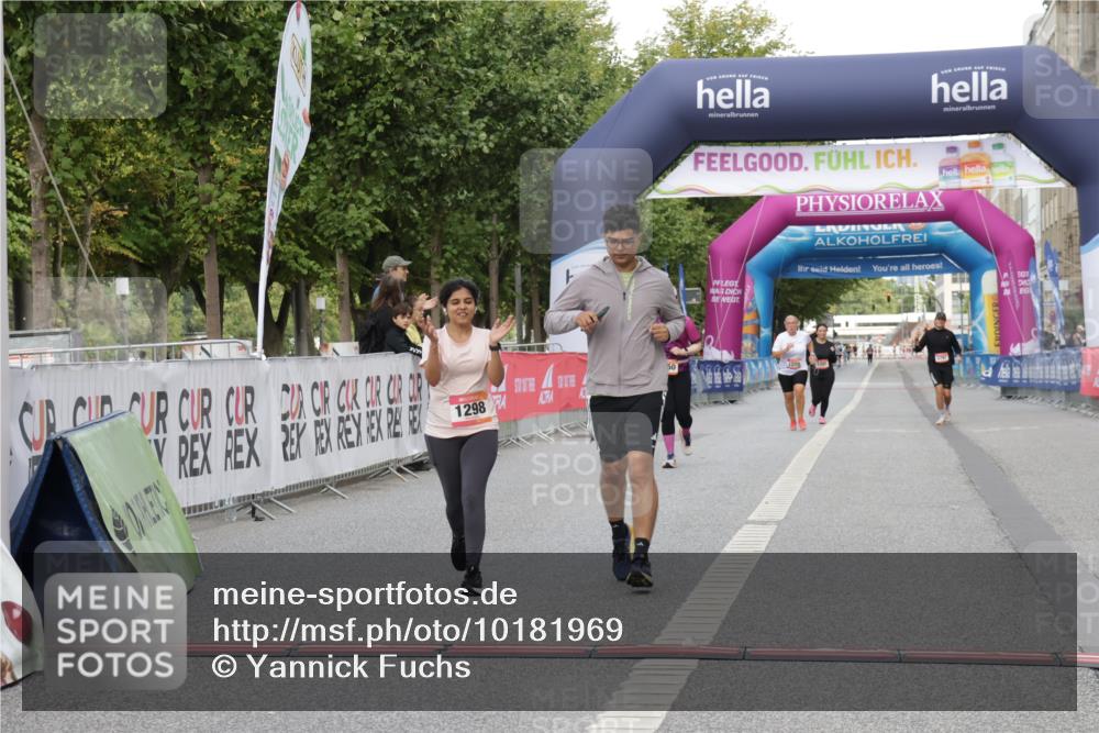 06.09.2026 - CURREX Alsterlauf Yannick Fuchs http://msf.ph/oto/10181969 06.09.2026 12:09:40 Ziel 1017, 1019, 1298, 1305 meine-sportfotos.de