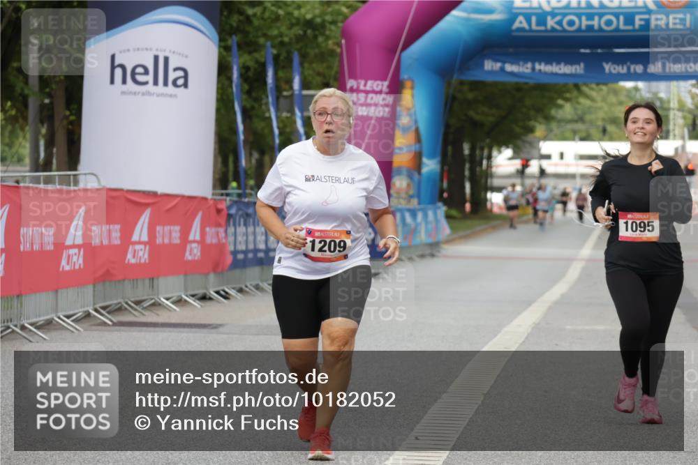 06.09.2026 - CURREX Alsterlauf Yannick Fuchs http://msf.ph/oto/10182052 06.09.2026 12:09:47 Ziel 1095, 1150, 1209, 1298, 1305 meine-sportfotos.de