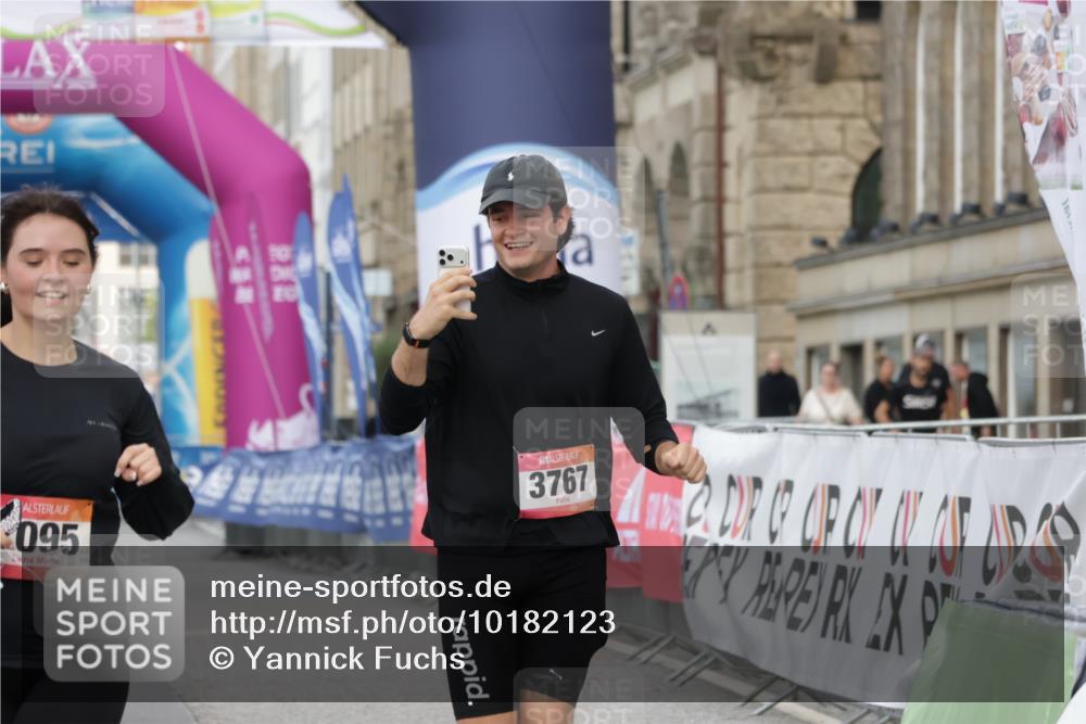 06.09.2026 - CURREX Alsterlauf Yannick Fuchs http://msf.ph/oto/10182123 06.09.2026 12:09:51 Ziel 1095, 1150, 1209 meine-sportfotos.de