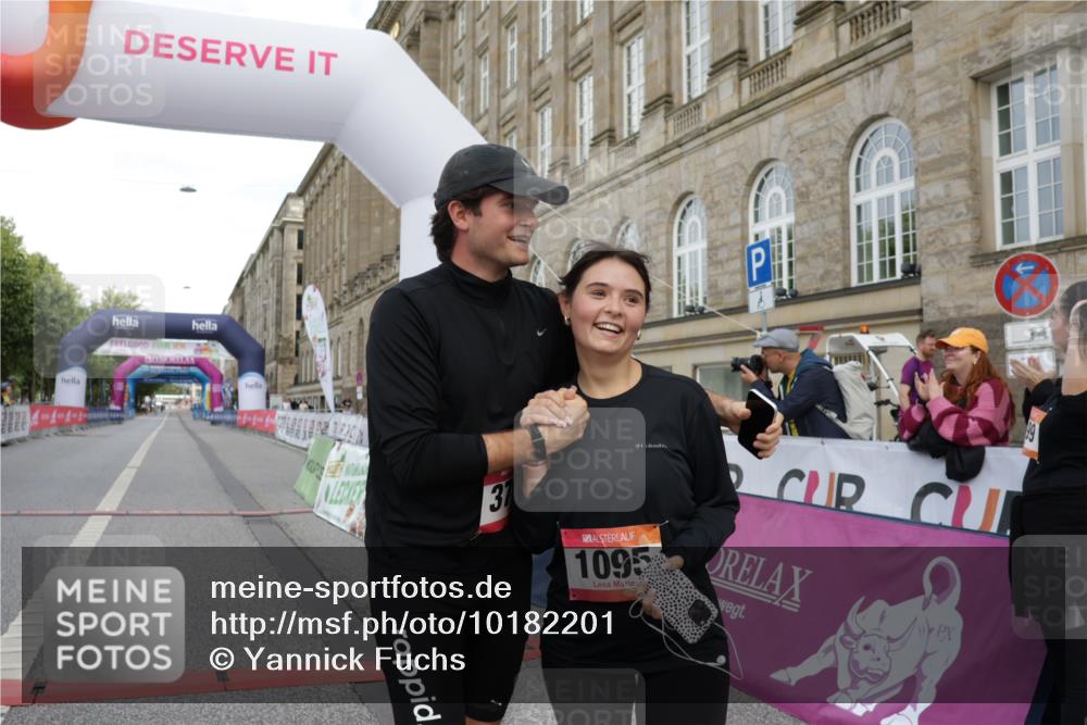 06.09.2026 - CURREX Alsterlauf Yannick Fuchs http://msf.ph/oto/10182201 06.09.2026 12:09:56 Ziel 1095, 1209 meine-sportfotos.de