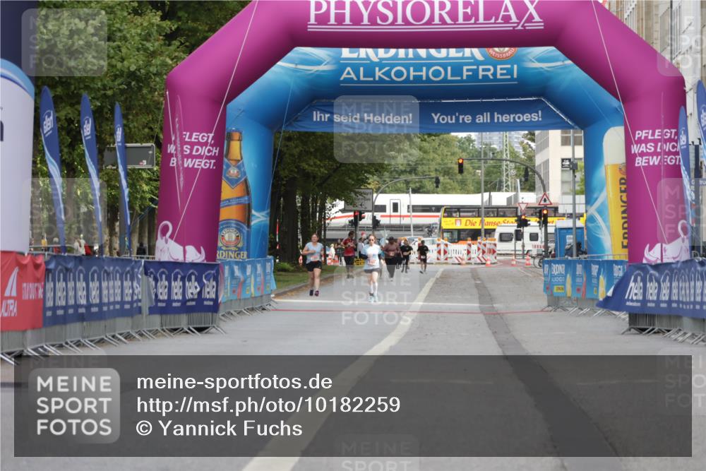06.09.2026 - CURREX Alsterlauf Yannick Fuchs http://msf.ph/oto/10182259 06.09.2026 12:10:04 Ziel  meine-sportfotos.de
