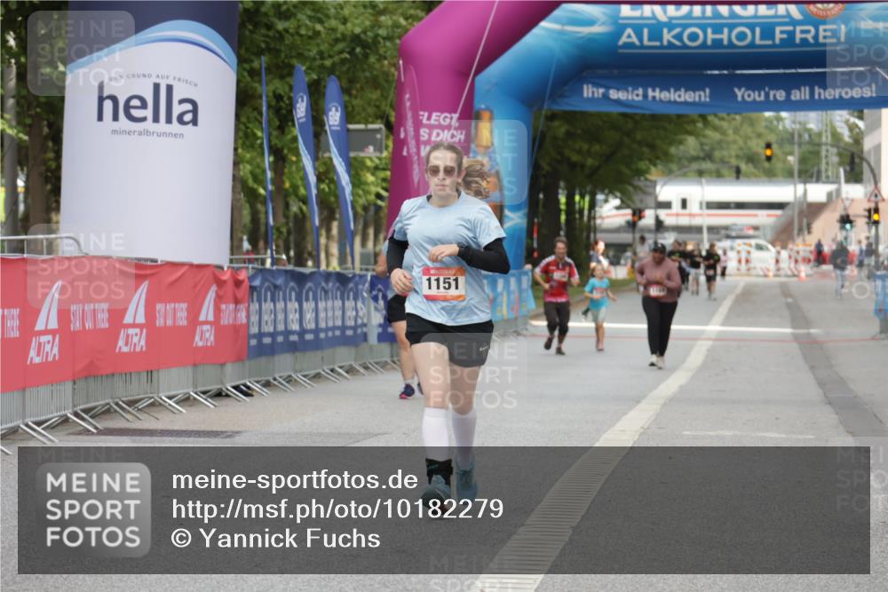 06.09.2026 - CURREX Alsterlauf Yannick Fuchs http://msf.ph/oto/10182279 06.09.2026 12:10:37 Ziel  meine-sportfotos.de