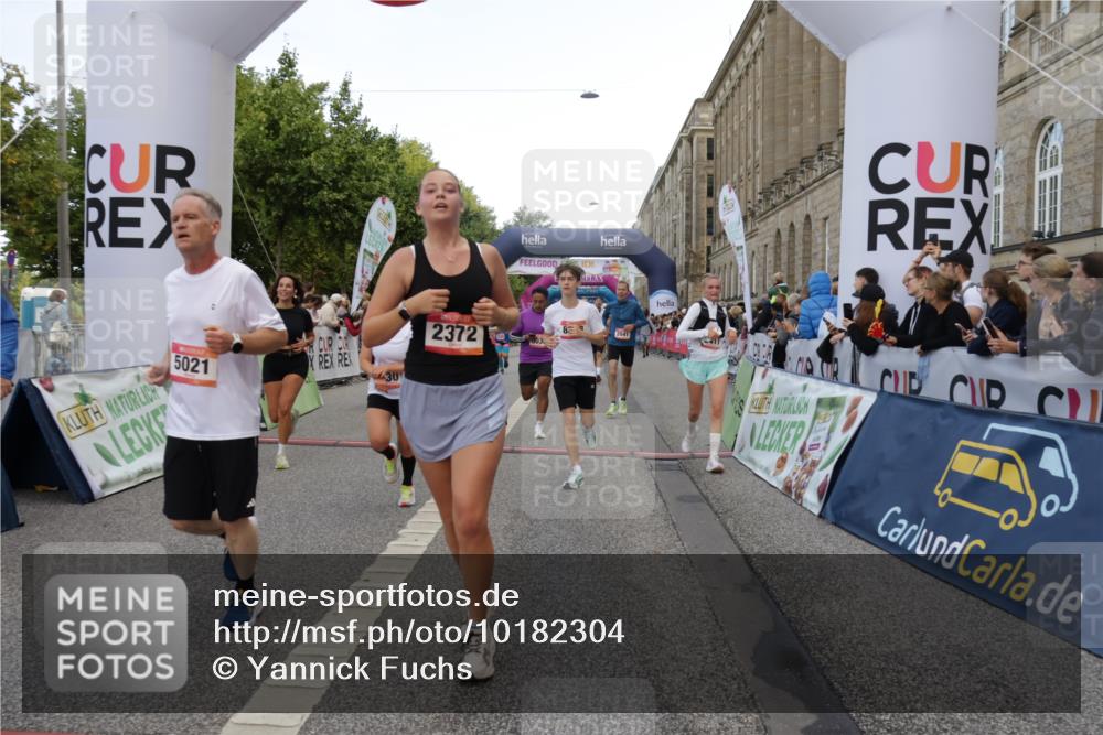 06.09.2026 - CURREX Alsterlauf Yannick Fuchs http://msf.ph/oto/10182304 06.09.2026 09:56:02 Ziel 2239, 2372, 2516, 2626, 2641, 2805, 3225, 3411, 3636, 3830, 4135, 4262, 4434, 4627, 4809, 5021, 5484, 6032, 6301, 6313, 8086, 8211, 8338 meine-sportfotos.de