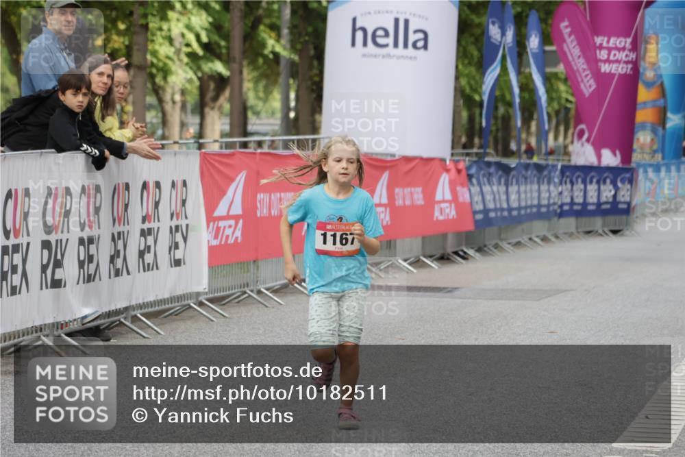06.09.2026 - CURREX Alsterlauf Yannick Fuchs http://msf.ph/oto/10182511 06.09.2026 12:11:03 Ziel 1166, 1167, 1168 meine-sportfotos.de