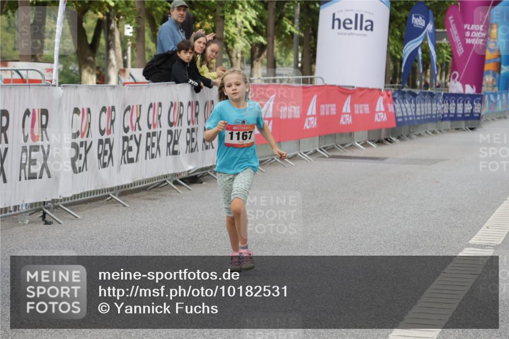 06.09.2026 - CURREX Alsterlauf Yannick Fuchs http://msf.ph/oto/10182531 06.09.2026 12:11:05 Ziel 1166, 1167, 1168 meine-sportfotos.de
