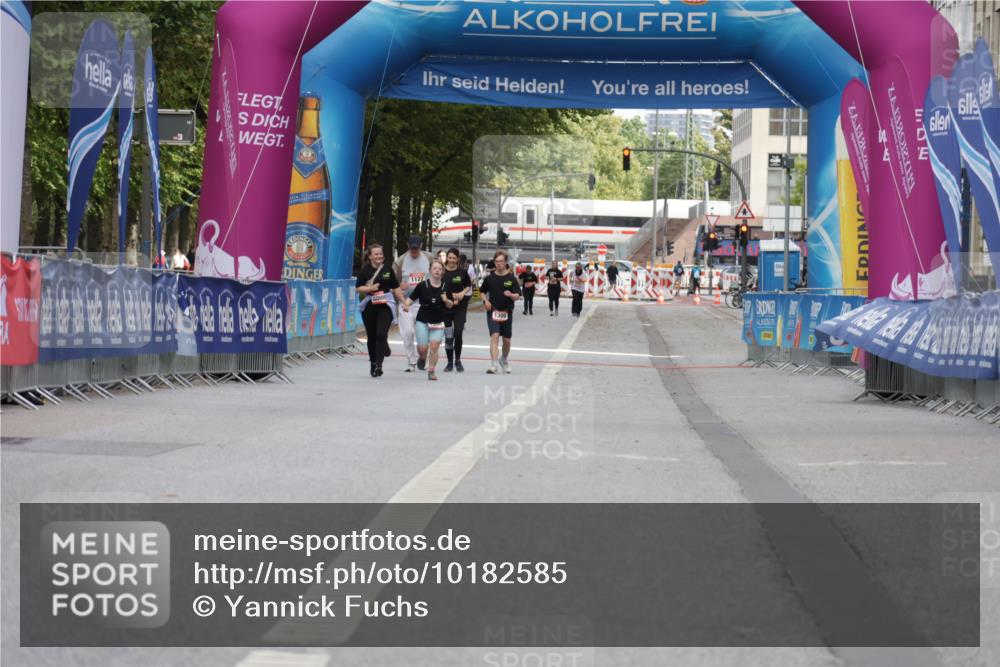06.09.2026 - CURREX Alsterlauf Yannick Fuchs http://msf.ph/oto/10182585 06.09.2026 12:11:17 Ziel  meine-sportfotos.de