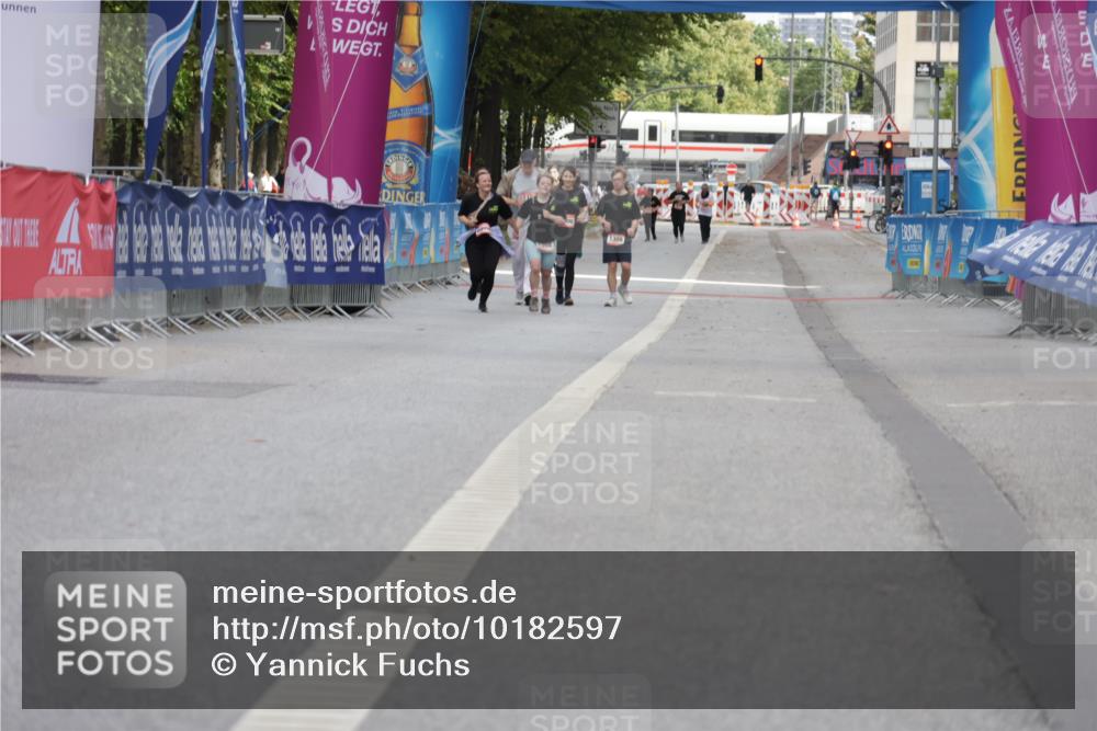06.09.2026 - CURREX Alsterlauf Yannick Fuchs http://msf.ph/oto/10182597 06.09.2026 12:11:17 Ziel  meine-sportfotos.de