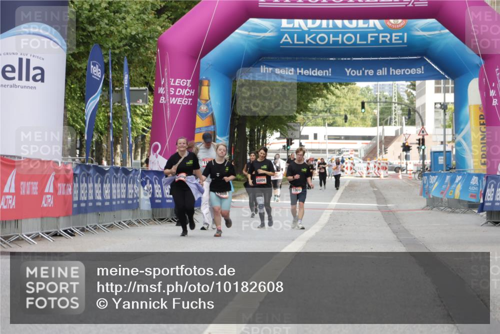 06.09.2026 - CURREX Alsterlauf Yannick Fuchs http://msf.ph/oto/10182608 06.09.2026 12:11:29 Ziel  meine-sportfotos.de