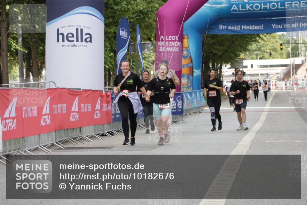 06.09.2026 - CURREX Alsterlauf Yannick Fuchs http://msf.ph/oto/10182676 06.09.2026 12:11:35 Ziel  meine-sportfotos.de