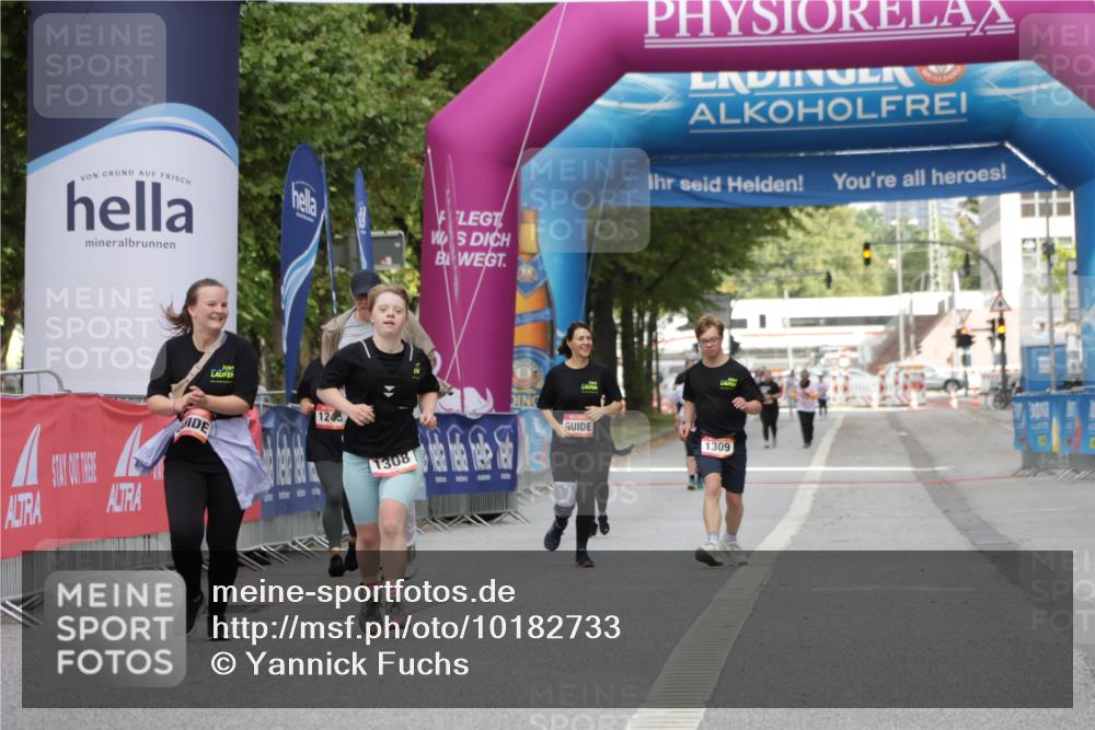 06.09.2026 - CURREX Alsterlauf Yannick Fuchs http://msf.ph/oto/10182733 06.09.2026 12:11:37 Ziel  meine-sportfotos.de