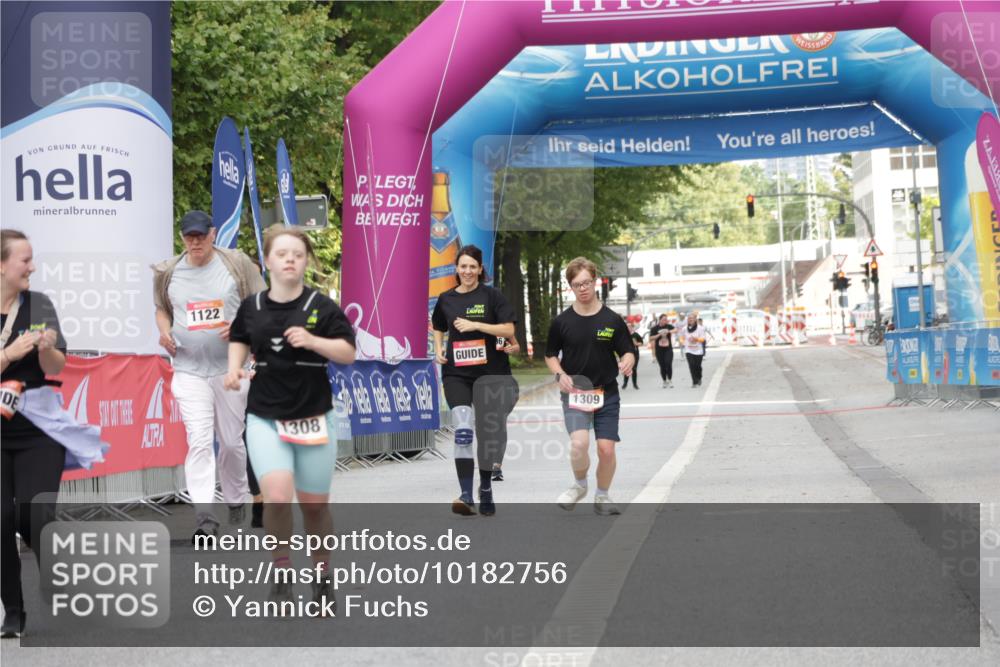 06.09.2026 - CURREX Alsterlauf Yannick Fuchs http://msf.ph/oto/10182756 06.09.2026 12:11:40 Ziel  meine-sportfotos.de