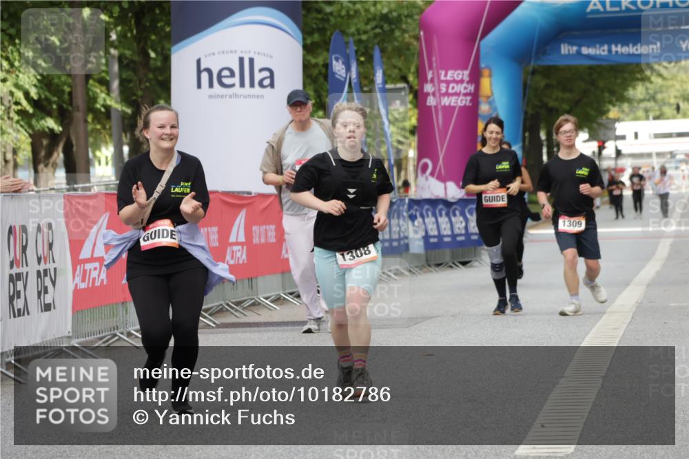 06.09.2026 - CURREX Alsterlauf Yannick Fuchs http://msf.ph/oto/10182786 06.09.2026 12:11:41 Ziel 1308 meine-sportfotos.de