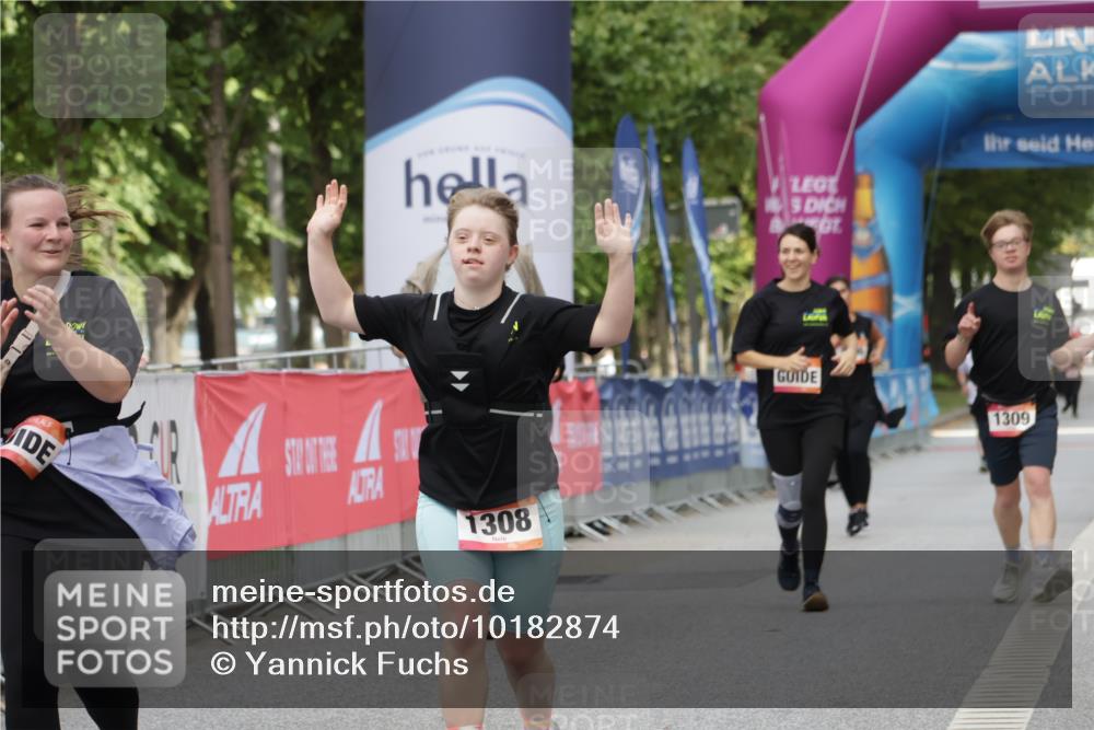 06.09.2026 - CURREX Alsterlauf Yannick Fuchs http://msf.ph/oto/10182874 06.09.2026 12:11:43 Ziel 1308 meine-sportfotos.de