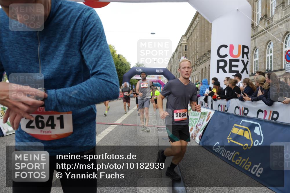 06.09.2026 - CURREX Alsterlauf Yannick Fuchs http://msf.ph/oto/10182939 06.09.2026 09:56:09 Ziel 2171, 2516, 2548, 2626, 2641, 2805, 3225, 3411, 3636, 3830, 4111, 4135, 4262, 4365, 4809, 5085, 5095, 5206, 6032, 6170, 6313, 8105, 8170 meine-sportfotos.de