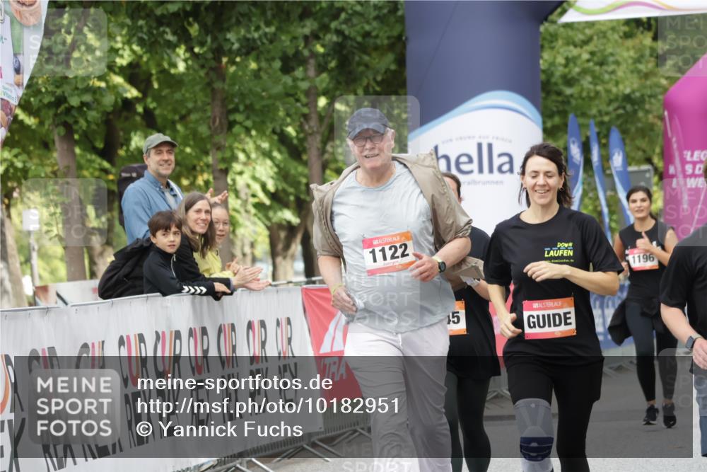 06.09.2026 - CURREX Alsterlauf Yannick Fuchs http://msf.ph/oto/10182951 06.09.2026 12:11:48 Ziel 1122, 1245, 1308, 1309 meine-sportfotos.de