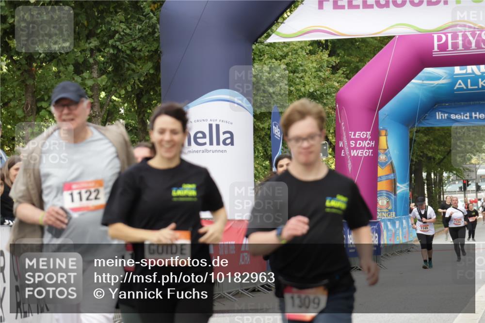 06.09.2026 - CURREX Alsterlauf Yannick Fuchs http://msf.ph/oto/10182963 06.09.2026 12:11:49 Ziel 1122, 1196, 1245, 1308, 1309 meine-sportfotos.de