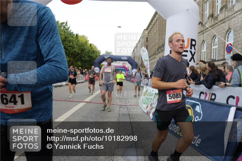 06.09.2026 - CURREX Alsterlauf Yannick Fuchs http://msf.ph/oto/10182998 06.09.2026 09:56:10 Ziel 2171, 2516, 2548, 2626, 2641, 2805, 3225, 3571, 3636, 3830, 4111, 4135, 4262, 4365, 4809, 5085, 5095, 5206, 6170, 8105, 8170 meine-sportfotos.de