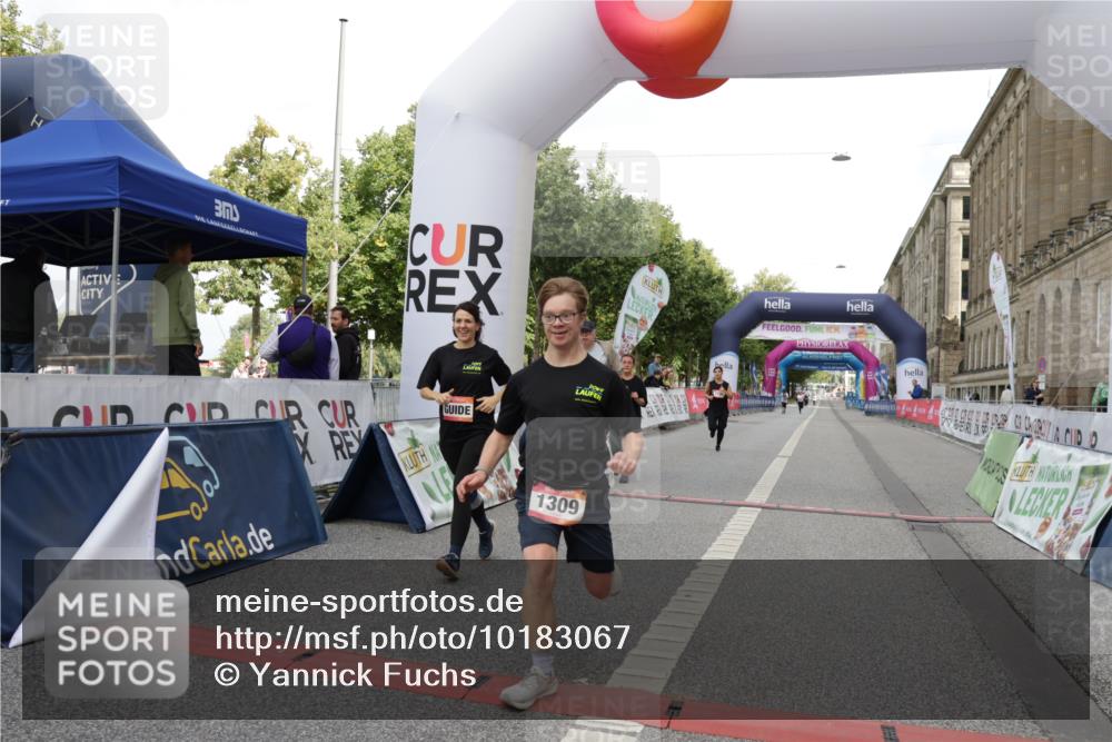 06.09.2026 - CURREX Alsterlauf Yannick Fuchs http://msf.ph/oto/10183067 06.09.2026 12:11:52 Ziel 1122, 1196, 1245, 1308, 1309 meine-sportfotos.de