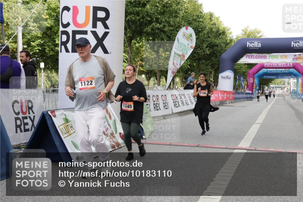 06.09.2026 - CURREX Alsterlauf Yannick Fuchs http://msf.ph/oto/10183110 06.09.2026 12:11:53 Ziel 1122, 1196, 1245, 1308, 1309 meine-sportfotos.de