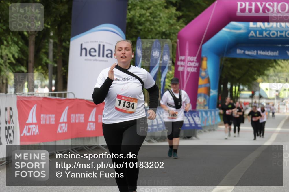 06.09.2026 - CURREX Alsterlauf Yannick Fuchs http://msf.ph/oto/10183202 06.09.2026 12:12:06 Ziel 1134 meine-sportfotos.de