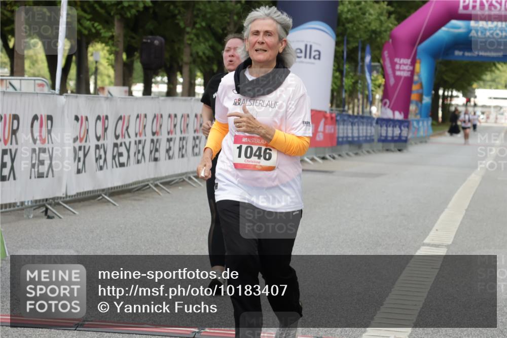 06.09.2026 - CURREX Alsterlauf Yannick Fuchs http://msf.ph/oto/10183407 06.09.2026 12:12:42 Ziel 1046, 1071 meine-sportfotos.de