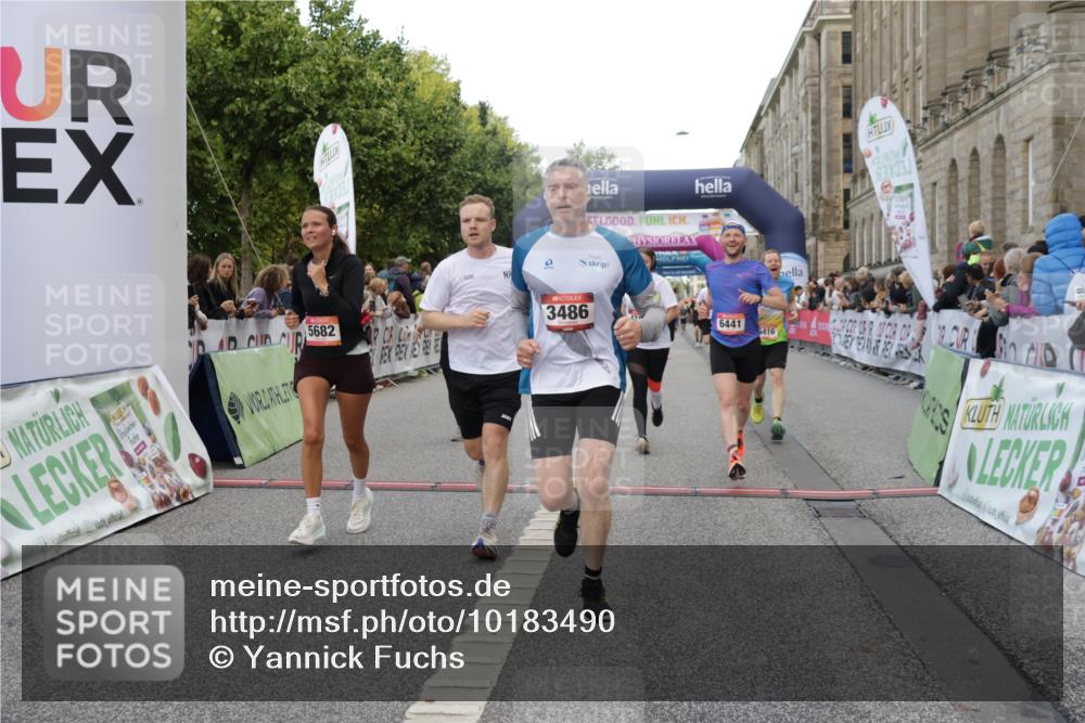 06.09.2026 - CURREX Alsterlauf Yannick Fuchs http://msf.ph/oto/10183490 06.09.2026 09:56:17 Ziel 2085, 2171, 2548, 3486, 3571, 4365, 4715, 5095, 5206, 5682, 5841, 6170, 6416, 6441, 8105 meine-sportfotos.de